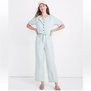 Madewell size 2 jumpsuit, the jumpsuit is pink not mint just same style